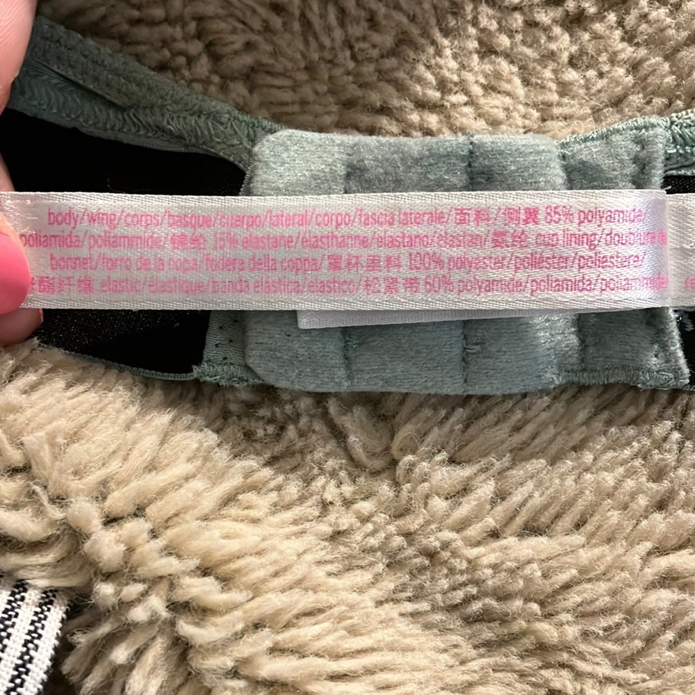 ๐4 for $20 VS Pink Wear Everywhere Push-Up, size 34B - Picture 10 of 10